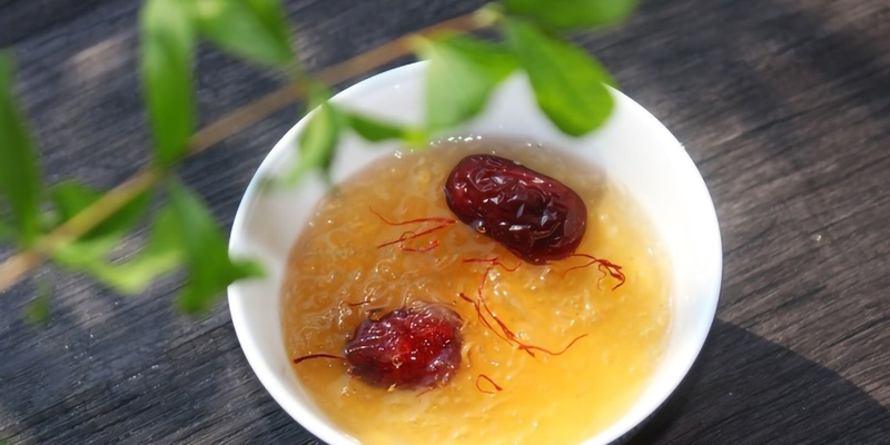 Yến chưng nhuỵ hoa nghệ tây