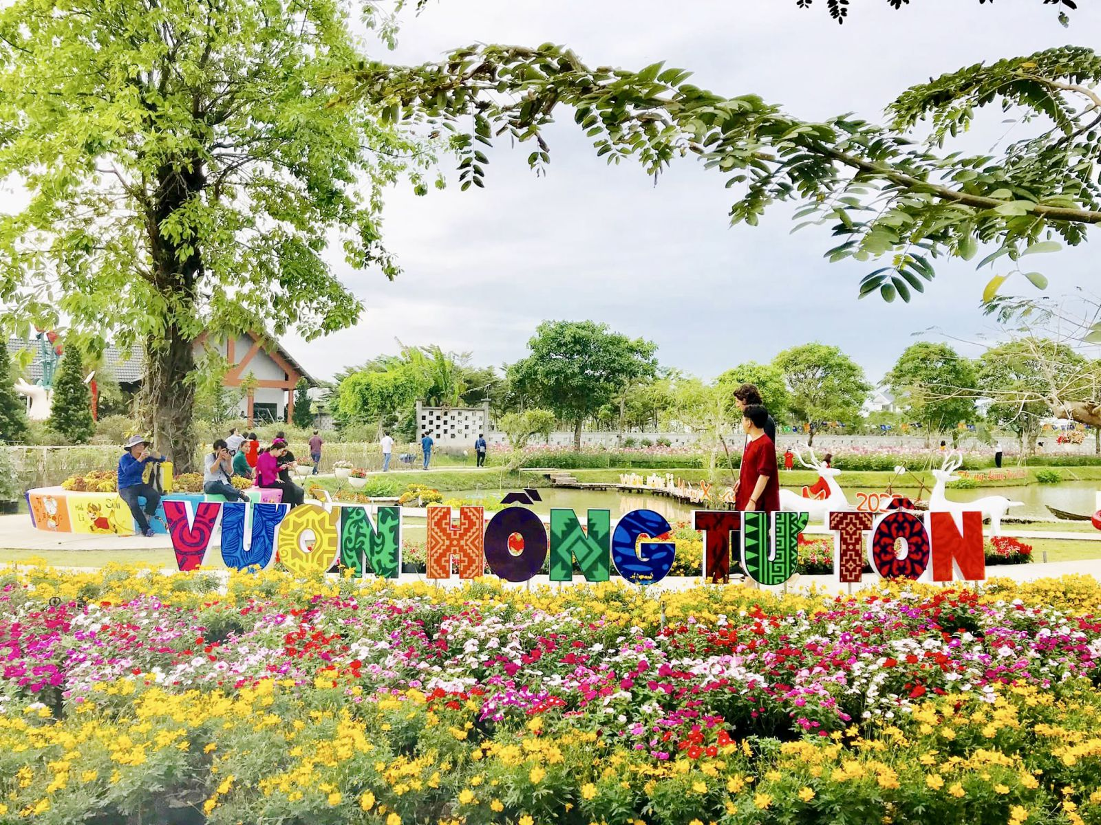 Điểm du lịch vườn Hồng tư Tôn