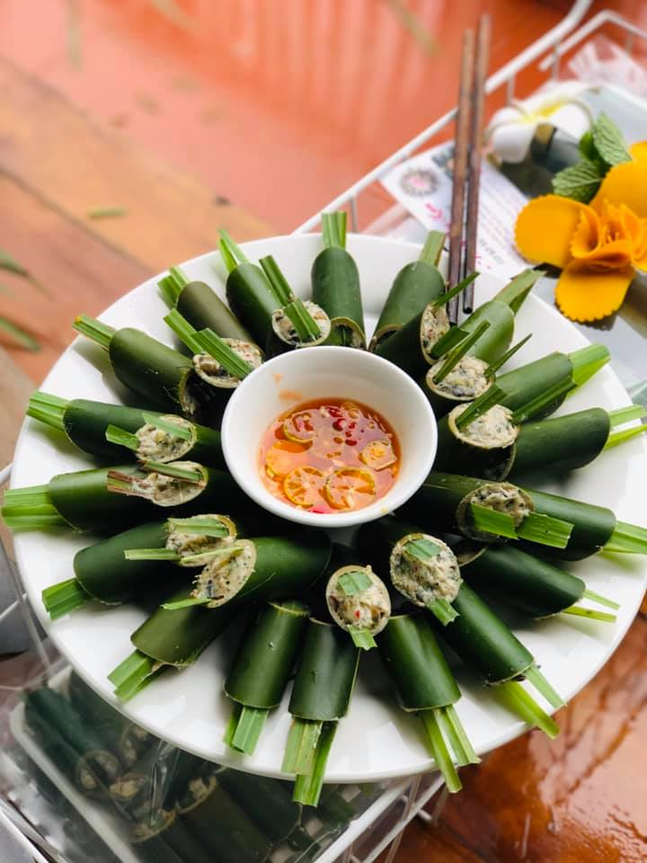 Chả nhồi ống lam